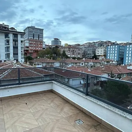 прекрасная двухуровневая с террасой Istanbul